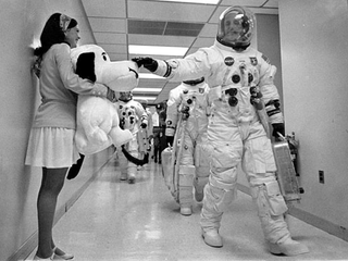 Illustration for article titled Snoopy the Astrobeagle, NASA's Mascot for Safety